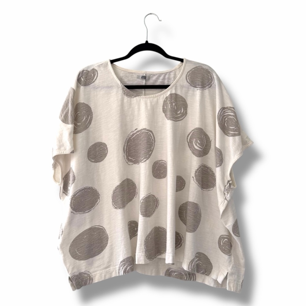 Moyuru Cream and Taupe Polka Dot Short Sleeve Top
